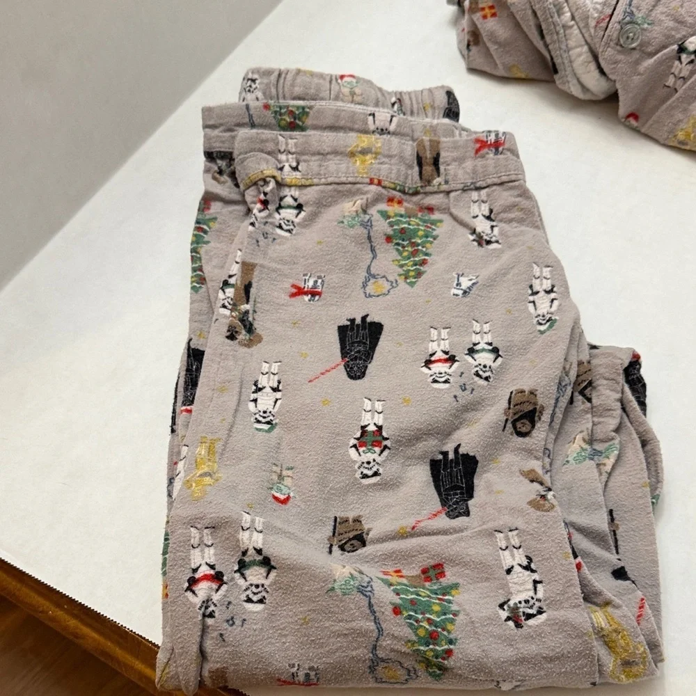 Pottery Barn Kids Pajama Set - Gray with Festive Print